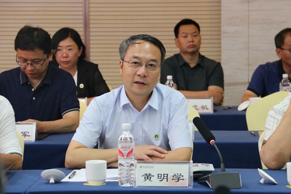 2.完美体育官方网站党委书记黄明学主持座谈会_副本.jpg